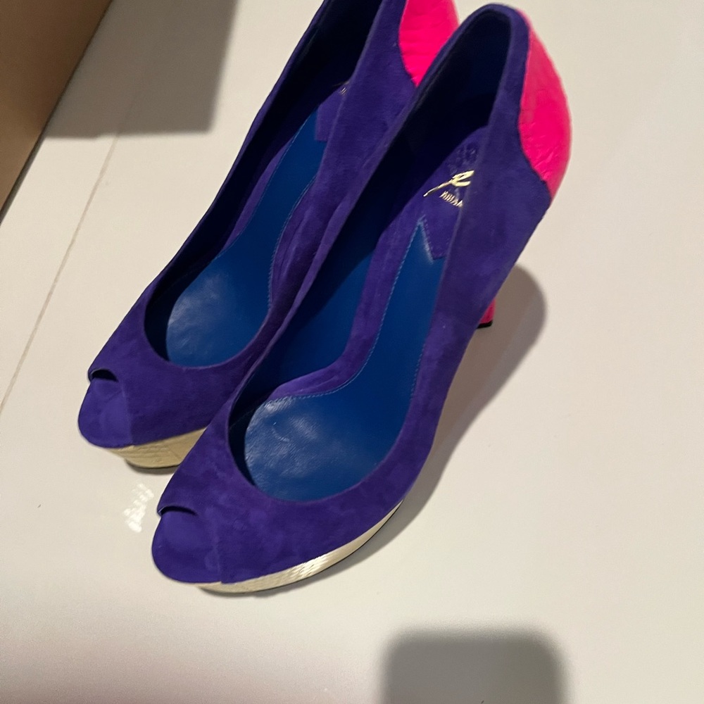 Size 8 Brian Atwood pumps